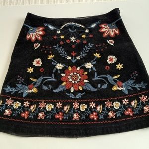 Embroidered mini skirt